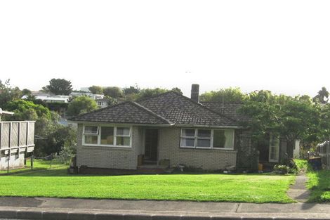 Photo of property in 24 Gill Avenue, Te Atatu Peninsula, Auckland, 0610