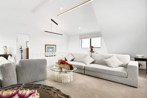 Photo of property in 2/58 Hillcrest Avenue, Hillcrest, Auckland, 0627