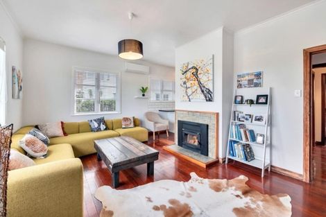 Photo of property in 19 Porter Crescent, Helensville, 0800