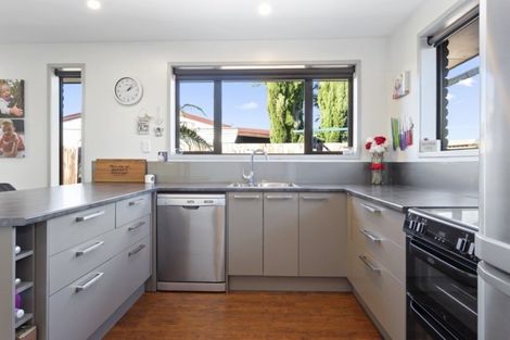Photo of property in 30 Connemara Drive, Northwood, Christchurch, 8051