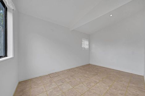 Photo of property in 54 Edgewater Drive, Pakuranga, Auckland, 2010