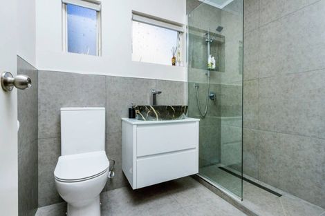 Photo of property in 1/25 Mayall Avenue, Beach Haven, Auckland, 0626