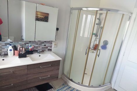 Photo of property in 22 Philson Terrace, Browns Bay, Auckland, 0630