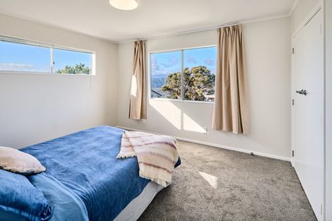 Photo of property in 18 Eastview Grove, Normandale, Lower Hutt, 5010