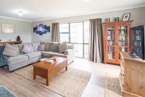 Photo of property in 45 Dalfield Place, Highbury, Palmerston North, 4412