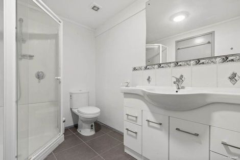 Photo of property in 32 Normanton Street, Glenfield, Auckland, 0629