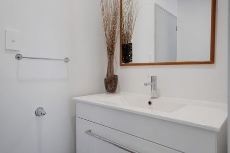 Photo of property in 16 O'sullivan Place, Waiuku, 2123