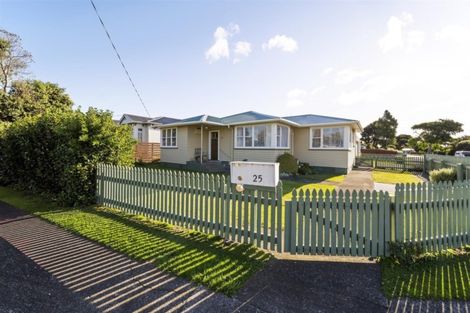Photo of property in 25 Waihi Road, Hawera, 4610