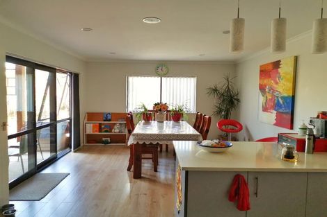 Photo of property in 20 San Prospero Crescent, Henderson, Auckland, 0612