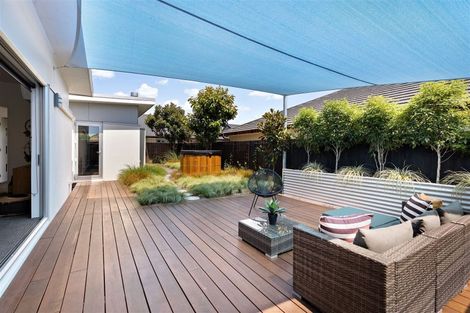 Photo of property in 11 Linkwater Way, Parklands, Christchurch, 8083