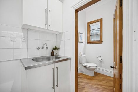 Photo of property in 17 Park Street, Thorndon, Wellington, 6011
