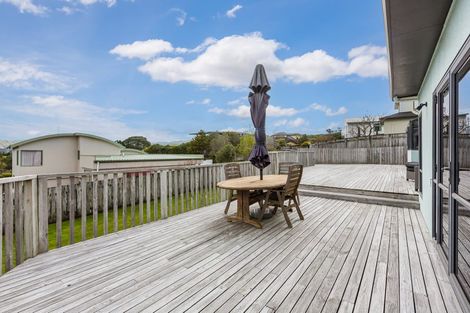 Photo of property in 31 Lanyon Place, Whitby, Porirua, 5024
