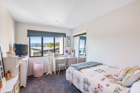 Photo of property in 12 The Topdeck, Whitby, Porirua, 5024