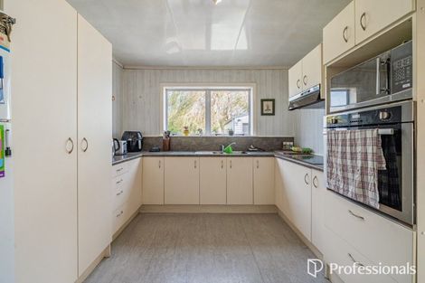 Photo of property in 33 Wellington Road, Wainuiomata, Lower Hutt, 5014