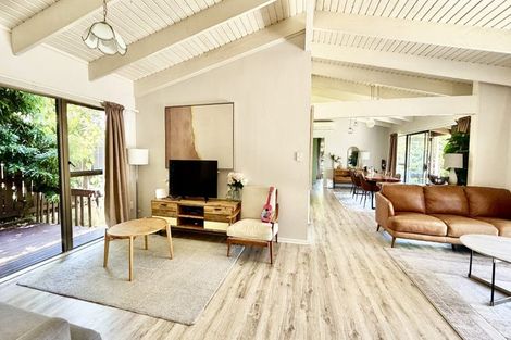Photo of property in 5 Holyoake Place, Chatswood, Auckland, 0626