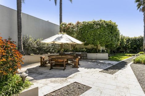 Photo of property in 2a/7 Frieston Road, Milford, Auckland, 0620