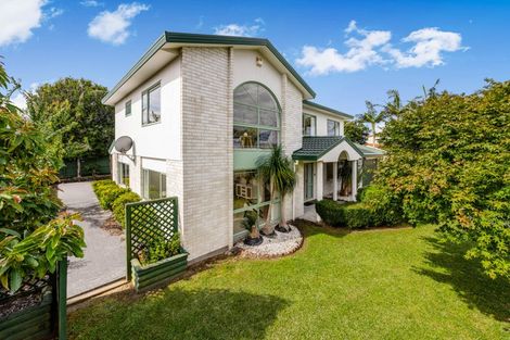 Photo of property in 16 Cumbrian Place, Conifer Grove, Takanini, 2112
