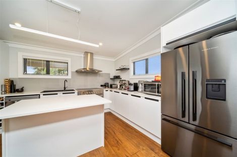Photo of property in 42 Collins Street, Hawera, 4610