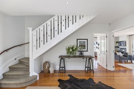 Photo of property in 2 Brassey Road, Birkenhead, Auckland, 0626