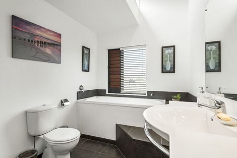 Photo of property in 3/71 Pupuke Road, Northcote, Auckland, 0627