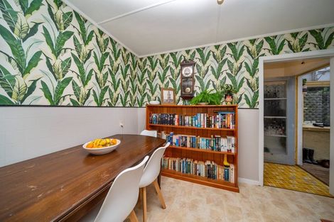 Photo of property in 38 Paritutu Road, Spotswood, New Plymouth, 4310