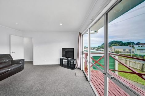Photo of property in 35 Herekawe Drive, Spotswood, New Plymouth, 4310