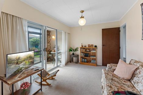 Photo of property in 11 Rewarewa Crescent, Waikanae, 5036