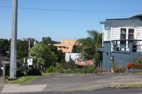 Photo of property in 2/250 Onewa Road, Birkenhead, Auckland, 0626