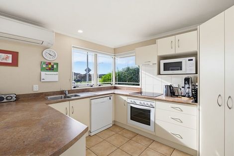 Photo of property in 4 Brooklyn Heights Drive, Kelvin Grove, Palmerston North, 4414