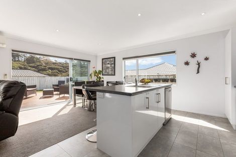 Photo of property in 4 Moonsail Drive, Whitby, Porirua, 5024