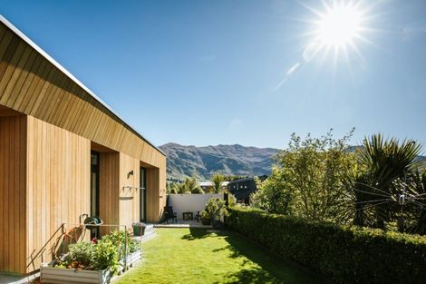 Photo of property in 24 Stackbrae Avenue, Wanaka, 9305