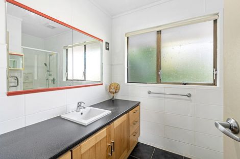 Photo of property in 2/4 Ross Avenue, Glenfield, Auckland, 0629
