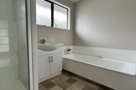 Photo of property in 201a Newlands Road, Newlands, Wellington, 6037