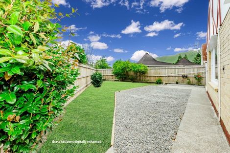 Photo of property in 15 Rewarewa Crescent, Waikanae, 5036