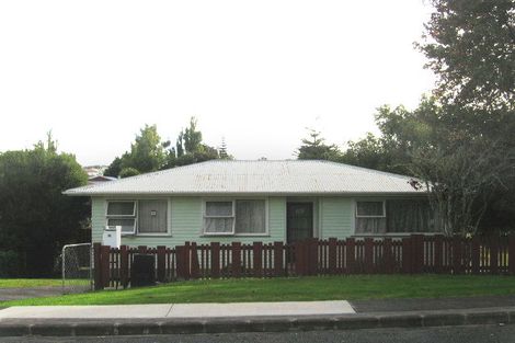 Photo of property in 20 Gill Avenue, Te Atatu Peninsula, Auckland, 0610