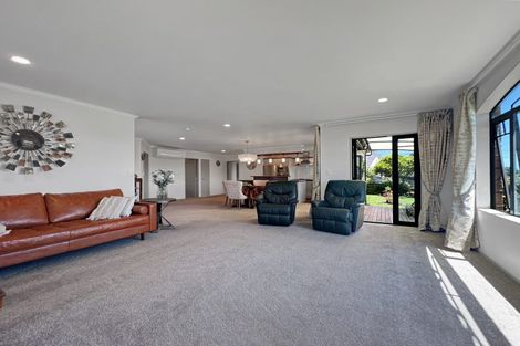 Photo of property in 57 Mt Lebanon Crescent, The Gardens, Auckland, 2105
