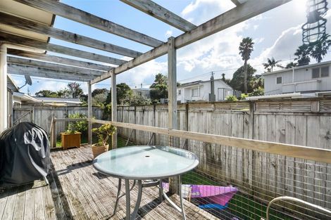 Photo of property in 1/39 Langton Road, Stanmore Bay, Whangaparaoa, 0932