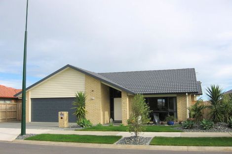 Photo of property in 11 Fernloche Place, Flat Bush, Auckland, 2016