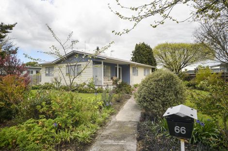 Photo of property in 66 Ruamahanga Crescent, Terrace End, Palmerston North, 4410