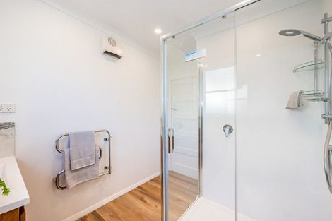 Photo of property in 118 Seaview Road, Paraparaumu Beach, Paraparaumu, 5032