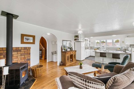 Photo of property in 30 Queen Street, Te Puke, 3119
