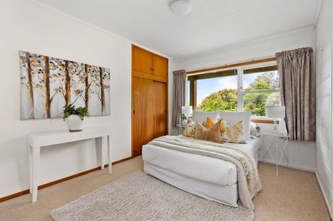 Photo of property in 30a Geoffrey Road, Torbay, Auckland, 0630