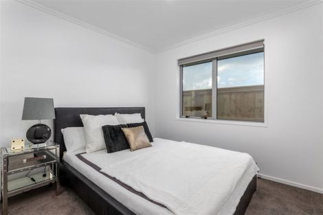 Photo of property in 19 Papa Orchard Drive, Kumeu, 0810