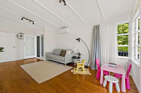 Photo of property in 31 Aplin Place, Birkdale, Auckland, 0626