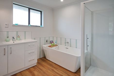 Photo of property in 10 Gibbs Drive, Woodend, 7610