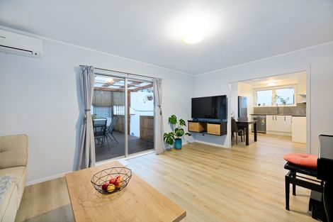Photo of property in 31 Glenbervie Crescent, Massey, Auckland, 0614