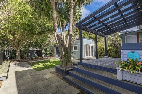 Photo of property in 39 Dee Street, Island Bay, Wellington, 6023