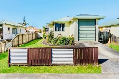 Photo of property in 15 Josie Lane, Manurewa, Auckland, 2102