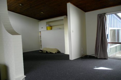 Photo of property in 21 Howard Road, Northcote, Auckland, 0627