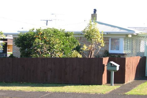 Photo of property in 2 Renwick Street, Papakura, 2110